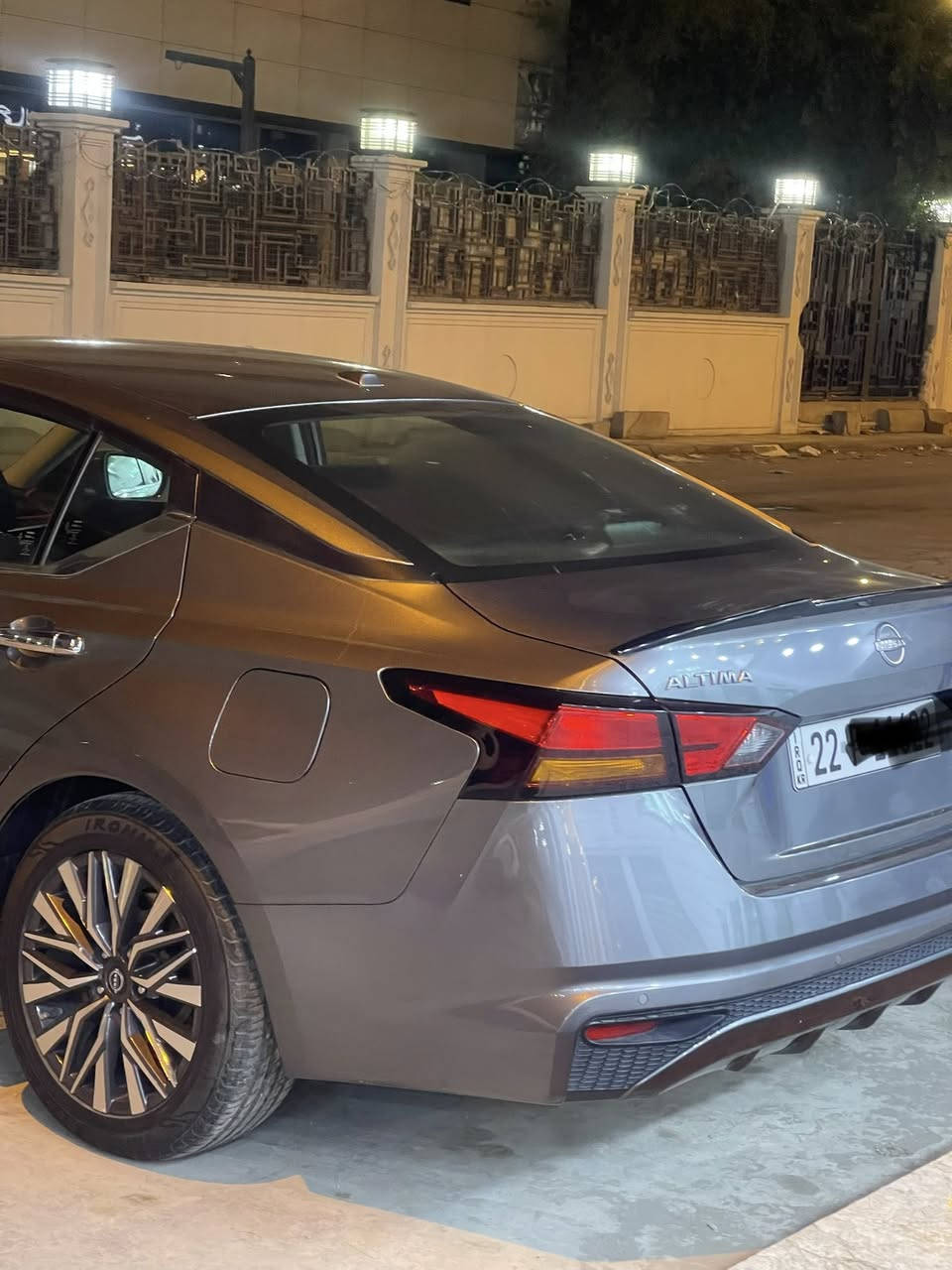 نيسان ألتيما 2023  SV  كلين تايتل
رقم أربيل مميز  بأسمي 
(تحويل ثاني يوم)
ماشية 42 الف
الدفع: أمامي

المحرك: 2.5 لتر – 4 سلندر

الضرر : كلين تايتل بدون قطرة صبغ بدون بارد 

تشغيل عن بعد ودخول ذكي

شاشة كبيرة لمس مع Apple CarPlay وAndroid Auto

كاميرا خلفية

حساسات خلفية

مثبت سرعة

رادار امامي خلفي جانبي 360

 المكان : بغداد المرخ
للتواصل: *********** 
السعر : 177 قابل للتفاوض
