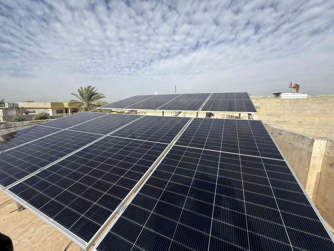 تم بعون الله تنصيب منظومة طاقة شمسية
في قرية السندية 

⚡ بقدرة ١٥ أمبير ليلاً ونهاراً
لتأمين طاقة مستقرة ومستدامة على مدار 24 ساعة

🔋 البطارية: ضمان ٥ سنوات
🔌 الإنفيرتر: ضمان سنتين
☀️ الألواح الشمسية: ضمان ٨ سنوات

🛠️ خدمة صيانة مستمرة لمدة سنتين
تنفيذ بأيدي فنية مختصة وبأفضل المواصفات

📍 نصب وتجهيز في جميع المحافظات

📞 المبيعات:
***********

🛠️ التنصيب والصيانة:
***********

الجودة… الضمان… والالتزام
طاقة نظيفة اليوم وأمان للمستقبل
