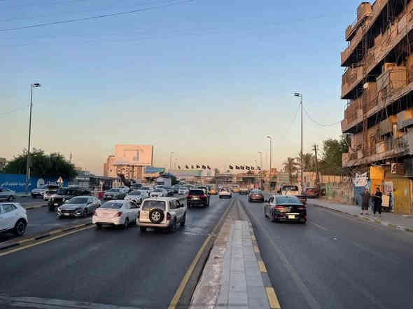 للبيع بنايه تجاريه اربع طوابق وسط بغداد مقابل تانكي الماي بالطيران باب الشرجي براس النفق مساحتها ٤٤٠ متر مربعه واجهه ٢٢ متر والنزال ٢٠ متر تحتوي على ٧ محلات كبيره و١٢ شقه ( ورثه والكل موجودين) تسلم فارغه البنايه تريد ترتبها تريد تفلشها وتفتحها اي مشروع بكيفك 

للاتصال *********** او *********** شركة الخيمه للعقار السعر عالخاص راسلني لو تتصل
