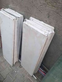 رفوف للبيع العدد ٢٠ رف مع سجج وحمالات مكاني بغداد تواصل خاص او ٠٧٨٥٧١٣...