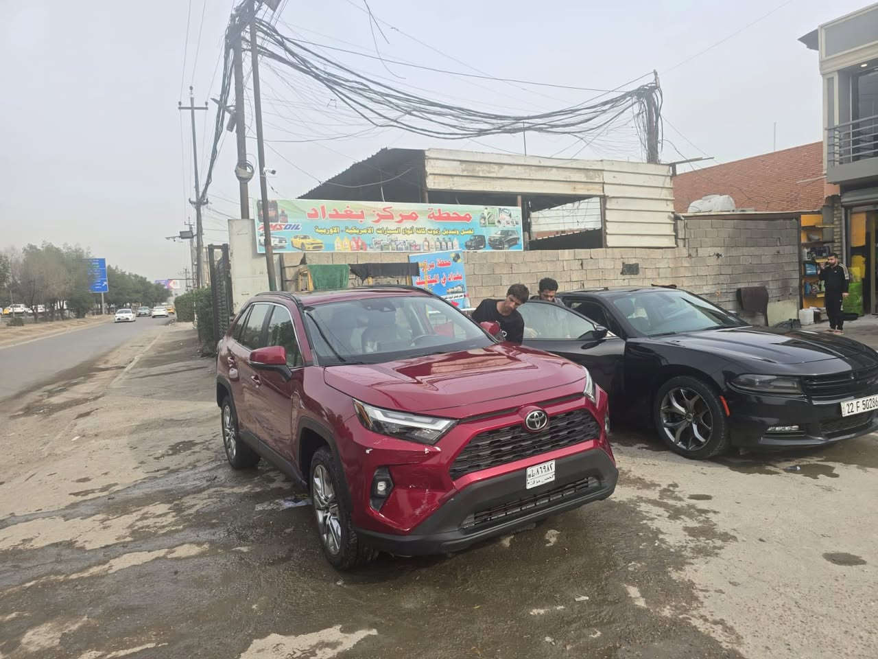 سلام عليكم 
للبيع الحلال
راف فور xle prem
ممشى62الف
حادثها:تبديل باب خلف سايق اصلي نفس لون 
وبنيد اصلي مصبوغ
وجاملغ الايمن على كد شبر يعني قطعه وشويه لان النفس لون متنحسب بيها بارد اصبعين
فول مواصفات مكاني دوره 
3وضعيات قياده لون مميز 
بدون رقم سياره منفيست باسمي
***********
