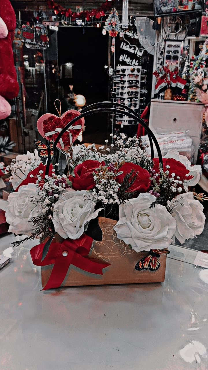 زهور روتانا 🌹🌹
إلى زبائننا الاعزاء جديدنا👬
بمناسبة رأس السنة الجديدة 🎄🌲
يتوفر لدينا مجموعة من العروض المميزة 🔥🔥
باقات ورد اصطناعي وطبيعي 💐🌸🌺🌹🍂🌻
وتشكيلات راقية ومتنوعة من باقات الورد 🥀🥀🥀
واسعار مناسبة ❤️‍🔥❤️‍🔥❤️‍🔥❤️‍🔥
العنوان كركوك شارع شرطة النجدة قرب حسينية جعفر الصادق 🚗🚙
***********
