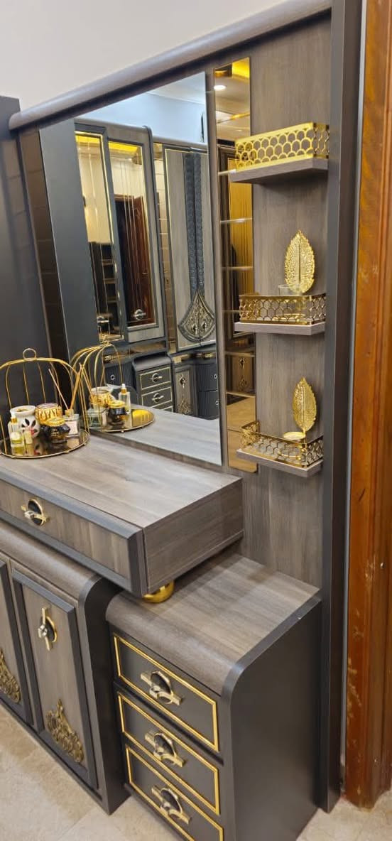 نضيفه كدامهم ماخذها ب20 ورقه الله شاهد
11 قطعه ضخمه 
مكانها بغداد السيديه 

قفلها مليون و900

***********
