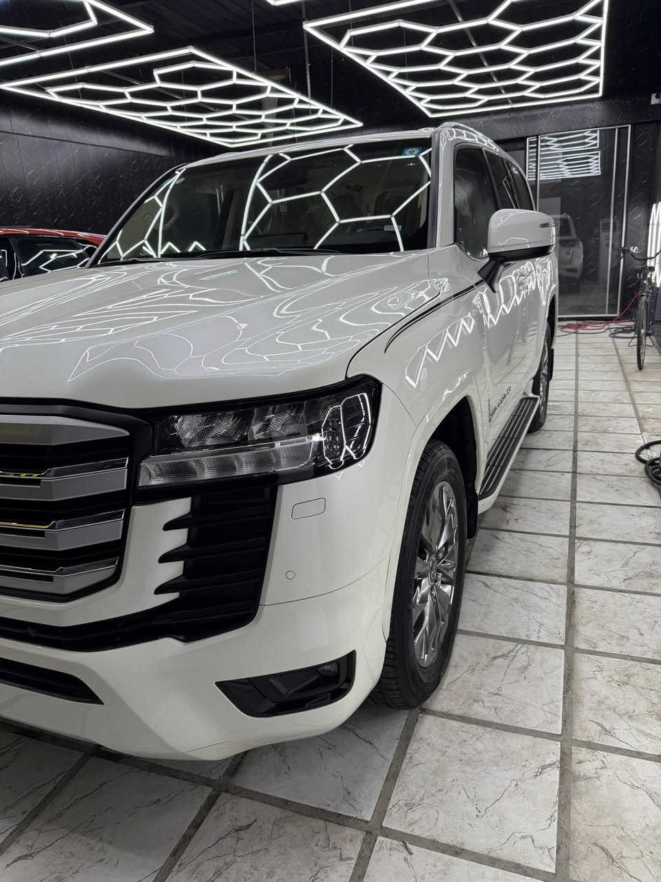 السلام عليكم لاندكروز 2024 gxr شركه ساز اصل ثلاث شاشات وتطبيق ضمان وصيانه مجانيه تكمه وسنويه 2024 شهر العاشر فول فتحه سقف كشنات كهرباء تبريد كشن برده خلفيه مكفوله كفاله عامه من كلشي شبه زيرو ماشيه 12 الف كيلو تبدليتين دهن بالشركه رقم بغداد مميز مكرر والسعر 70800$ وبيها مجال بسيط للشراي للاتصال ***********
