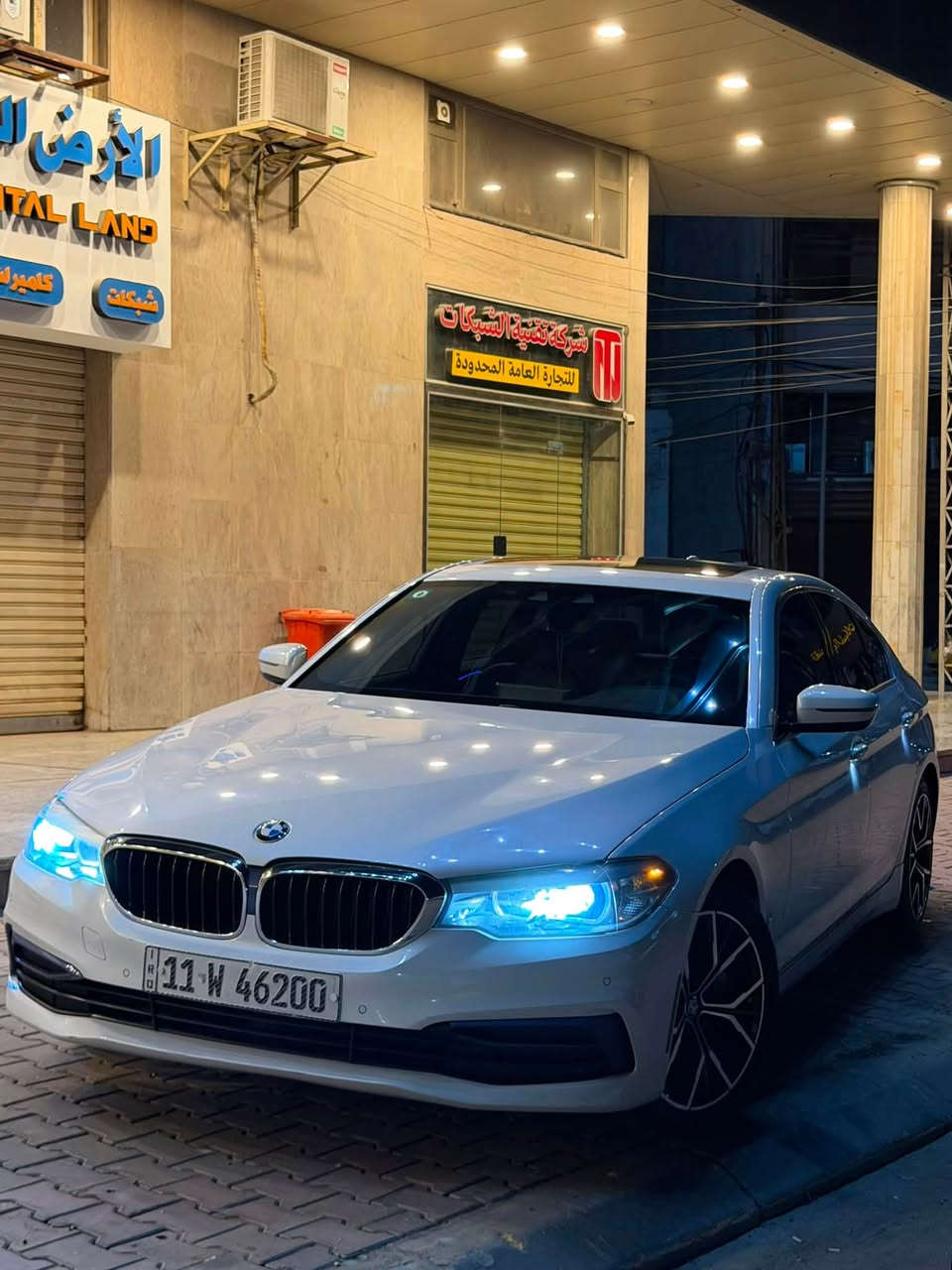 🔥 للبيع | BMW 530i xDrive SPORT Line | 2019 | فول مواصفات 🔥
المواصفات:
✅ موديل 2019
✅ محرك 2.0 Turbo
✅ xDrive
✅ Luxury Line
✅ اللون: أبيض
✅ داخلية جلد قرميدي (Cognac)
✅ العداد: 130,000 KM
✅ Clean Title
✔️ فتحة سقف
✔️ شاشة iDrive كبيرة
✔️ عدادات ديجيتال
✔️ 3 وضعيات قيادة (Eco Pro / Comfort / Sport)
✔️ مقاعد كهربائية مع خزن
✔️ تدفئة للمقاعد الأمامية
✔️ ستيرن تدفئة
✔️ تشغيل بصمة (Keyless Start)
✔️ صندوق كهربائي مع الفتح التفاعلي بحركة القدم (Hands-Free Tailgate)
✔️ فول رادارات
✔️ نظام النقطة العمياء (Blind Spot Monitoring)
✔️ حساسات أمامية وخلفية
✔️ مصابيح أمامية متكيفة تدور مع حركة 
الستيرن (Adaptive Headlights)
✔️وبعد هواي مواصفات 

🚗 السيارة نظيفة جداً، استخدام شخصي، ولا تحتاج أي مصروف، وجاهزة للفحص.

💰 السعر المطلوب: 29,000 دولار (قابل للتفاوض بالمعقول)

📍 الموقع: بغداد

📞 للتواصل و الاتصال
***********
