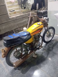 عندي دراجه لبيع مكينه خمسه كير شاصي نامه مكاني حي جامعه رقم 0772314399...