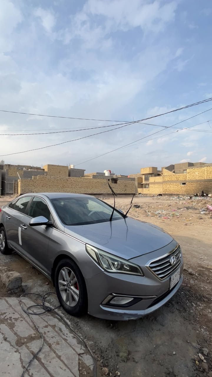 سلام عليكم
هونداي سوناتا 
2016خليجي 
محرك 2400
كير 6سرعات 
مري شفط 
حساسات خلفية 
ويل حجم 16 
ضررها بابين وهلال جاملغ جهة سايق 
***********
