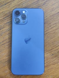 12 5Gpro max  ذاكرة 256 بطارية 88 ممبدل بي شي نظيف مكاني بغداد سعرة 45...