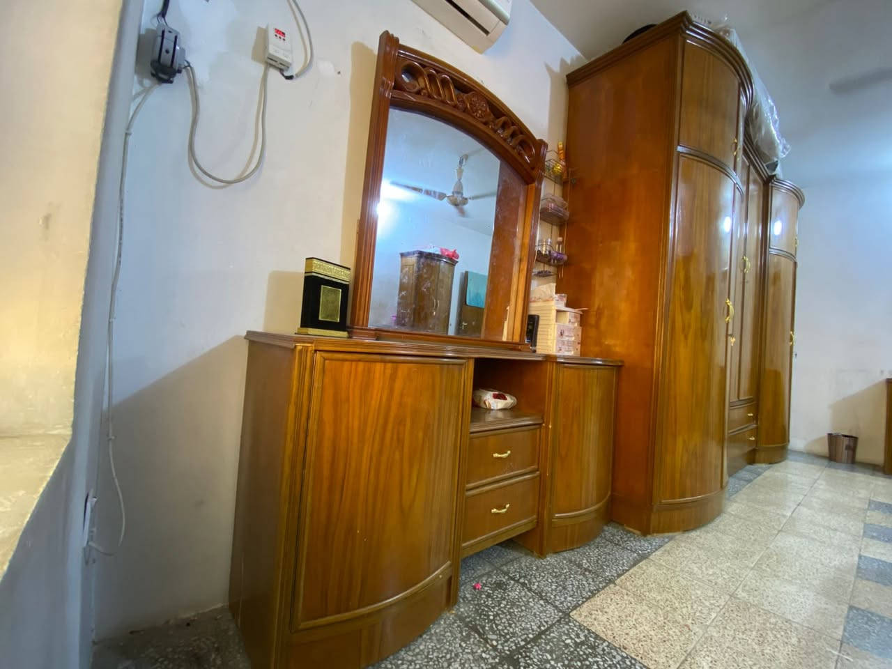 سلام عليكم ورحمة الله
غرفة نوم صاج عراقي  شغل الصالحية.
نظافة 85% كما مبيين في الصور.
رايدها بمليون ونص
لتواصل ***********
بغداد/ بغداد الجديدة/ حي الامين الثانية
