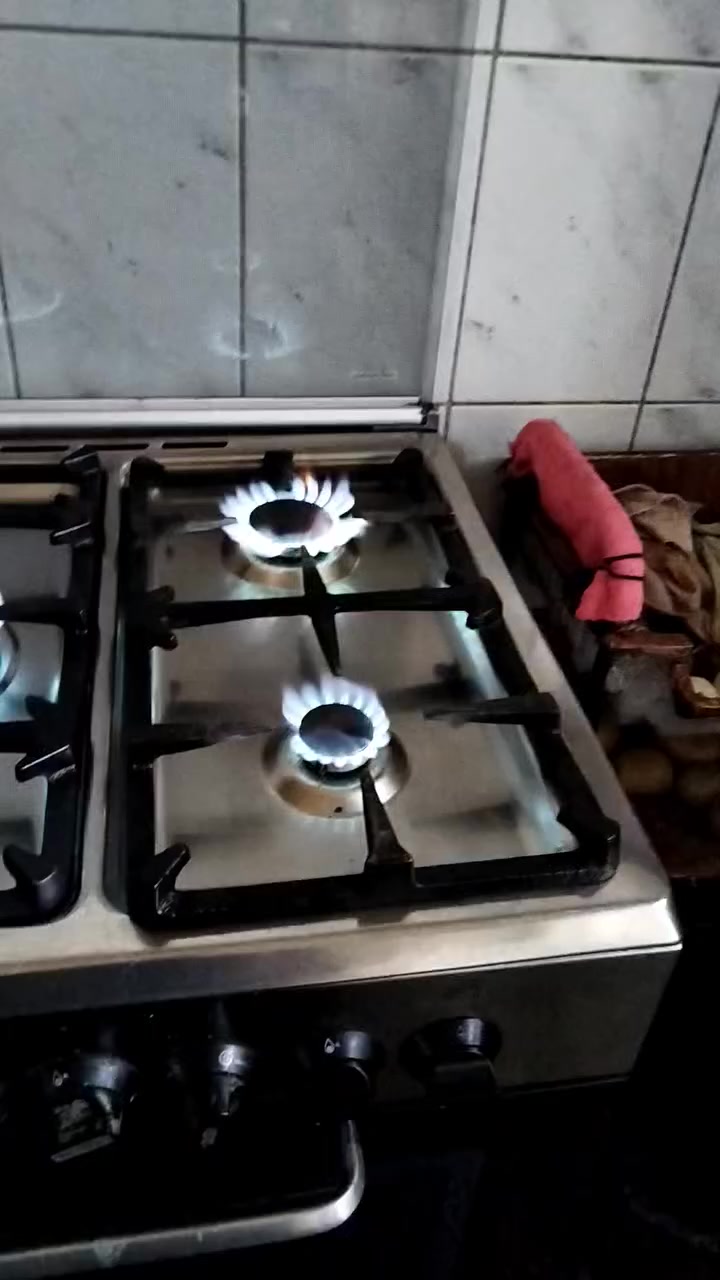 وبيه ومجال والطباخ ايطالي ونظيف  ومابيه اي ضرار الفرن يشتغل الفوك والجوه ناره عاليه والعيون مالتة هم تشتغل


**إذا كنت صاحب هذا الإعلان وتريد حذفه لأي سبب، رجاءا أرسل رسالة إلى الدعم الفني**