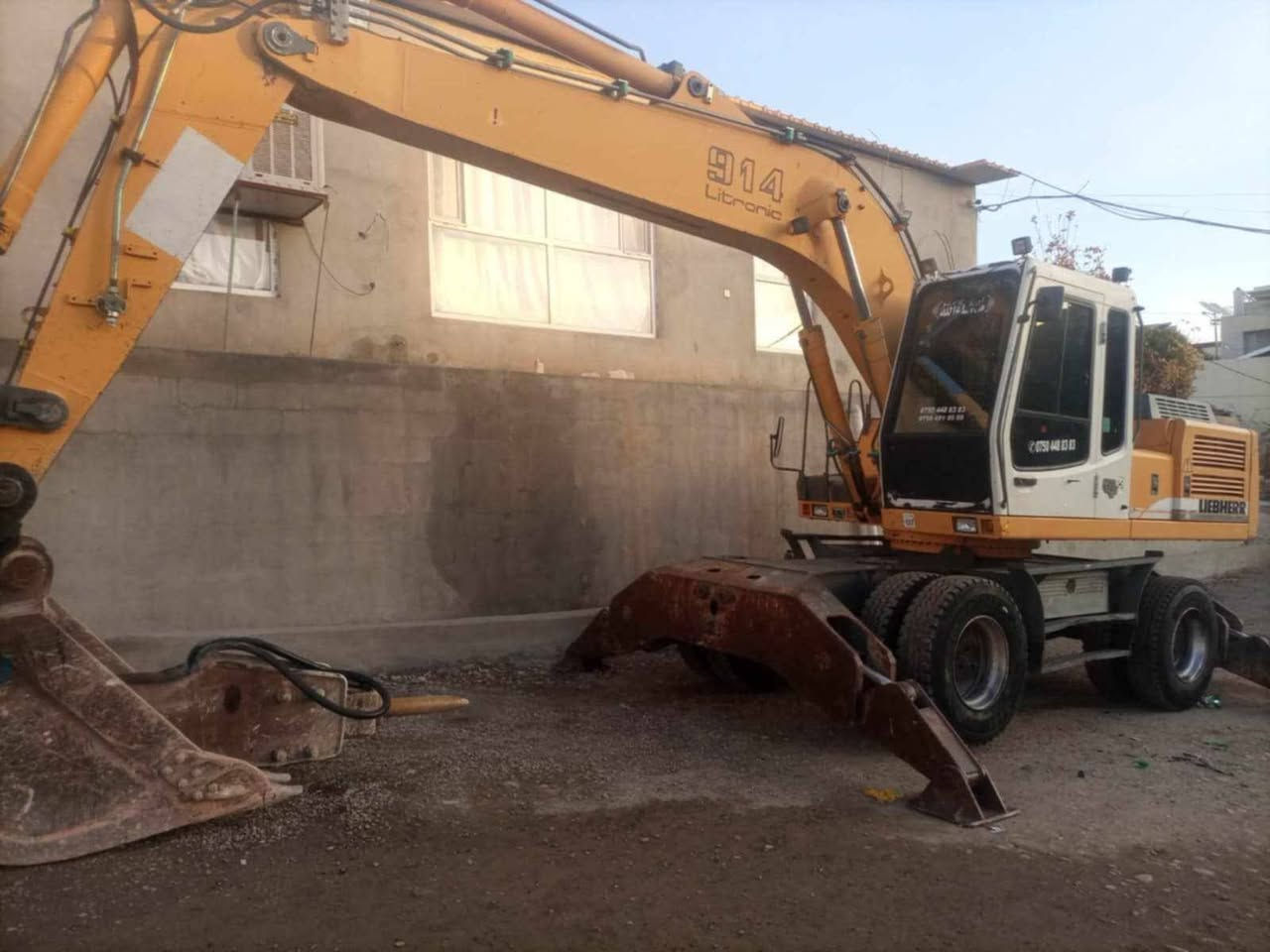 حفاره ليپير بؤ فرؤشتن للبيع موديل حجم  914 موديل 2004
رقمو سناويه زؤر خوينه همو گيني بشرته 
رقم تليفون ***********
