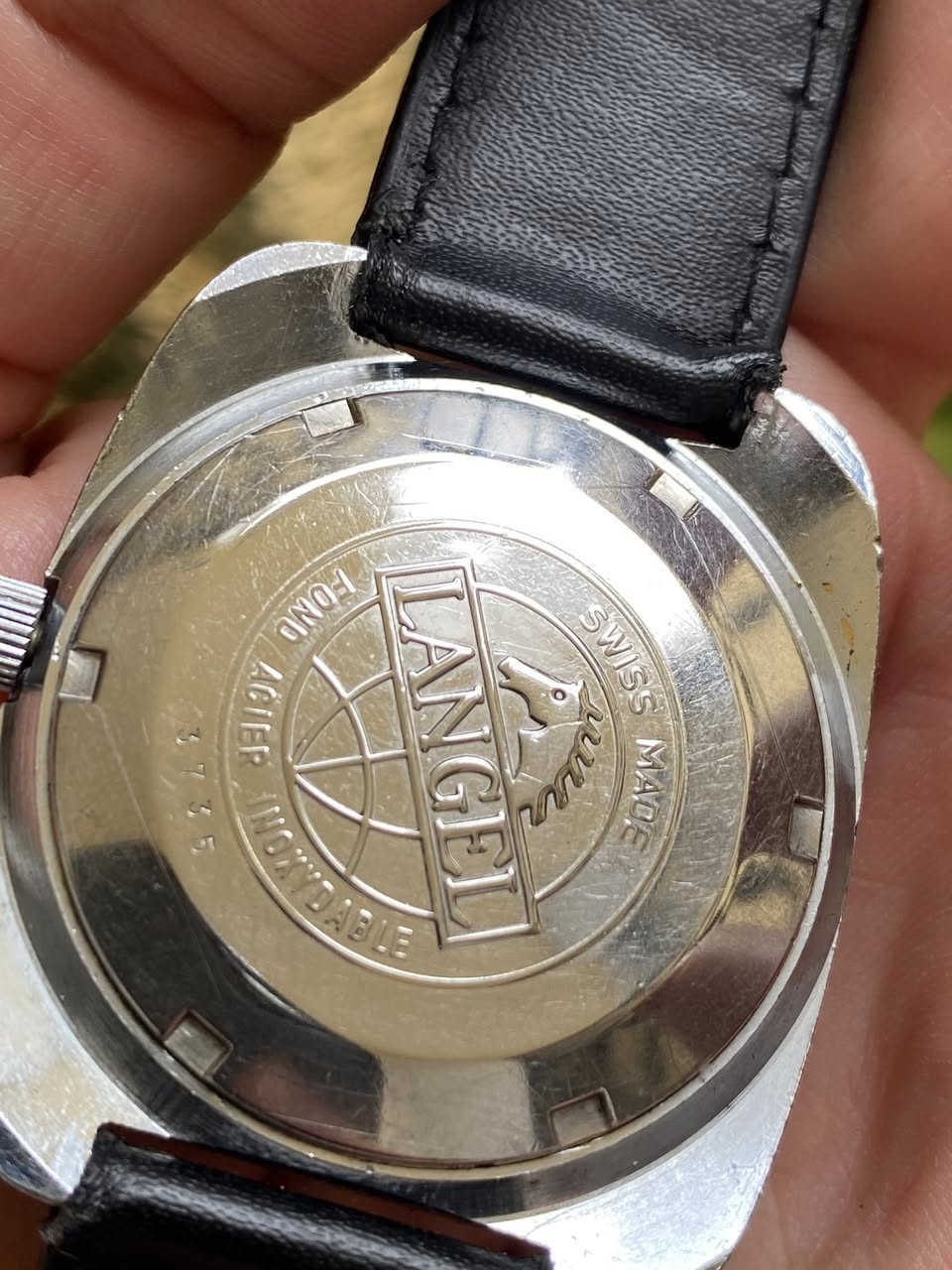 لنكل  سويسري 

نصب تكويك 

تعمل بكفاءة عالية 

مينا فيروزي جدا مميزة 

مقاومة للماء 

زجاج ضد الخدوش 

القطر ٣٦

السعر ٧٥ الف 

يوجد توصيل لجميع المحافظات 

***********
