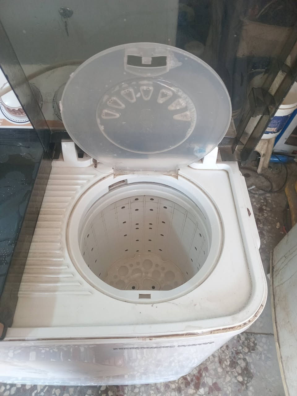 غساله كرافت ٨كيلو وسط نضافة ٩٠% سعره ٧٥الف وبيه مجال مكاني بغداد الزعفرانيه وكو توصيل وأي استفسار الاتصال ***********
