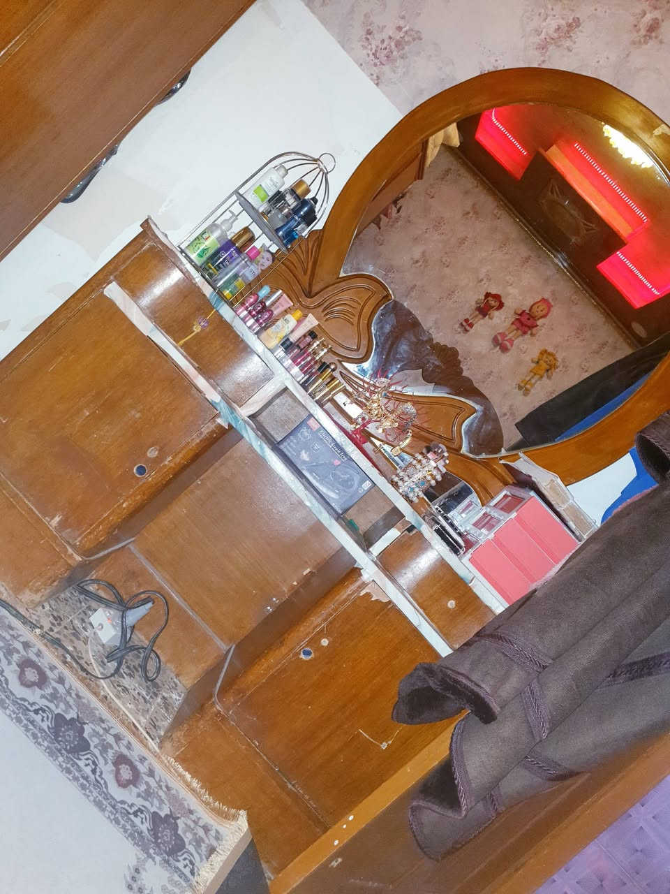 السلام عليكم
للبيع 
زاويه ميز تواليت جربايه سعر 150 عنوان حي النداء شارع المجمعات شراي اتصل ***********
