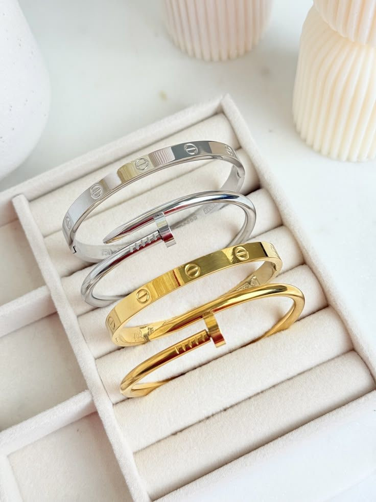 مكس السوار الكارتير & البسمار  توفر 🪐🤎
_كوالتي عالي 
_توفر بلونين (ذهبي &فضي)
_سعر السيت  بــ ٨ الاف 
_يتوفر خدمة توصيل 📍
#اكسبلورexplore #اكسبلورر #اساور_نسائية #سوار_كارتير #سوار_بسمار


**إذا كنت صاحب هذا الإعلان وتريد حذفه لأي سبب، رجاءا أرسل رسالة إلى الدعم الفني**