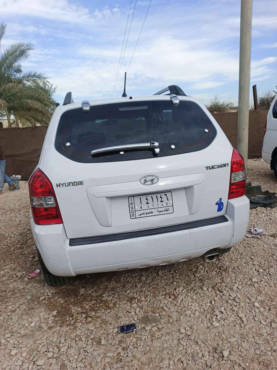 سلام عليكم توسان خليجي للبيع موديل ٢٠٠٩ مكينه جديده وكير وحداديه بيه بس البنيد مبدل  وشبر بالجاملغ السعر ١٠٥ وبيه مجال 
***********
