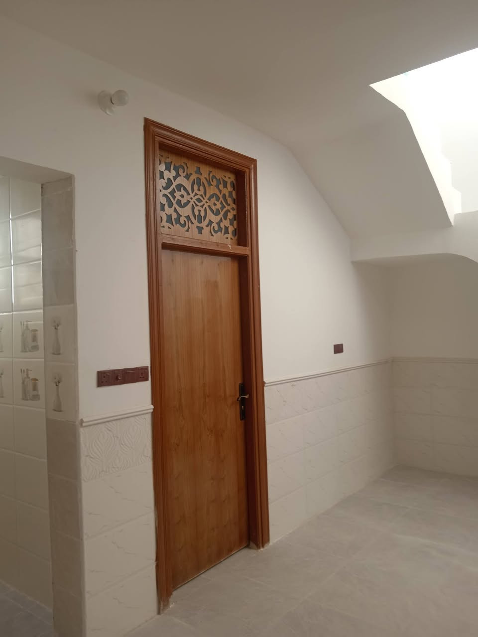 دار البيع المساحه 140 متر المكان بابل حله ورديه قرب الايمام سيد موسئ بناء حديث متوفره كافت الخدمات عرض الشارع ١٠ متر الاستفسار ***********
***********      جاهز السكن 
دار البيع المساحه 140 متر المكان بابل حله ورديه قرب الايمام سيد موسئ بناء حديث متوفره كافت الخدمات عرض الشارع ١٠ متر الاستفسار ***********

