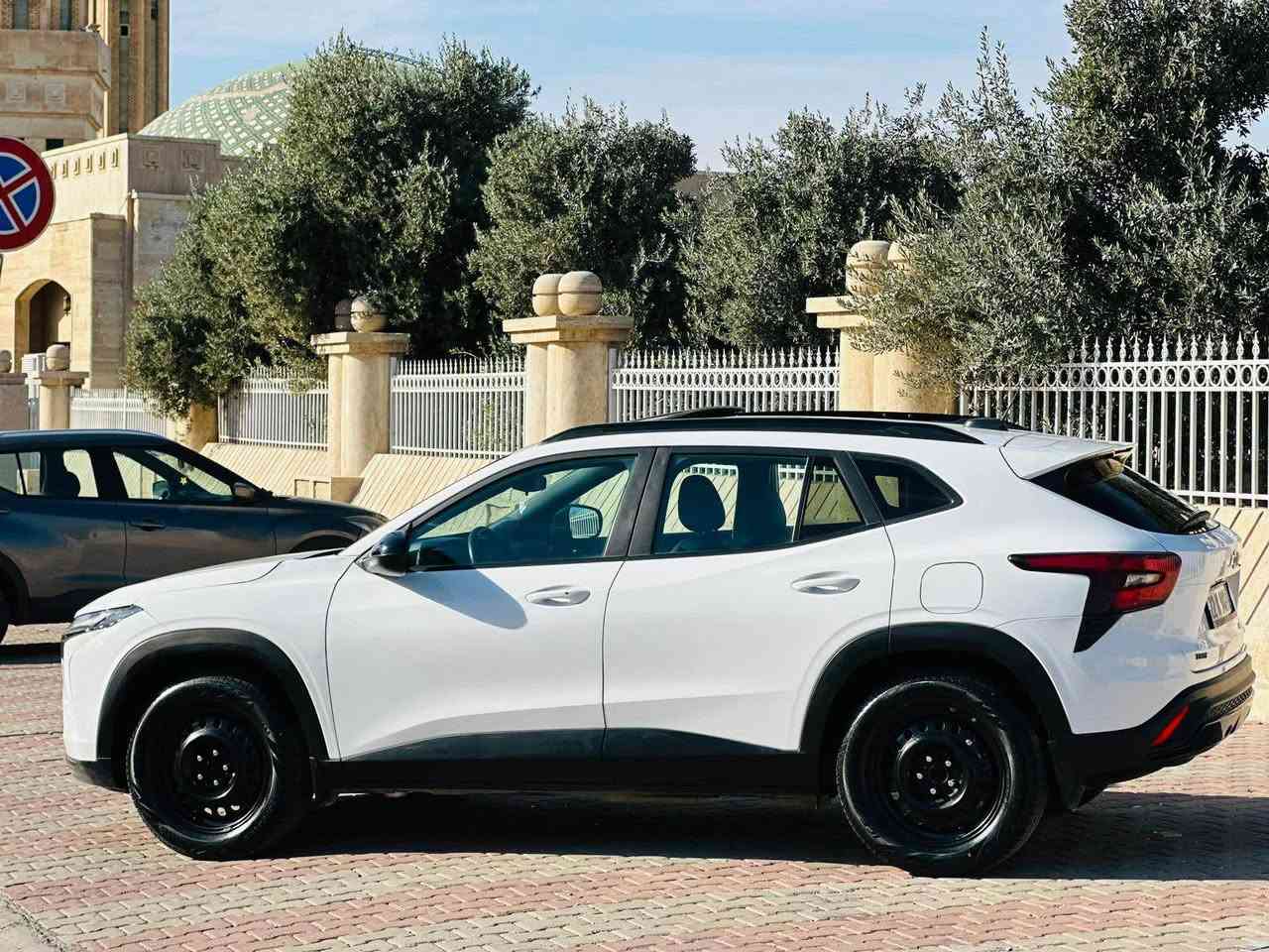 شوفرليت تراكس ٢٠٢٤  RS/2  
فول موصفات.  
رويشتوه (5mil)

نيو بونيتي سبوغه  بي ژوره وه هيجي تري نيه 
سياره هه موو شتيكي شه ريكه يه. به شه رت
ايرباگاي به س سوكانن اويش بيلادي دانراوه ته وه .

گير مه كينه و ته بريد و هه موو شتيكي به شه رت.

قه پات موصفاتت فول فول موصفات. 
بصمه / سلايد/ كوشين هيتر / شاشه گه وره / شغال/
اتو پارك / تحديت سورعه/ كوشين جلد خت سور/
رادار/ داتاشو / شاشه ي تاهوو/ خه تي جاده /
شاشه: Car paly/ WF /موبايل شحن دكات/ 
لايت اتوو/ گير عادي و اوتماتيك/ گيري قورس/
بريك بصمه / تحكم ستيرن/ پيش ليد و شمعه /
لايت موتحرك/ كوشين هيتر / مودي سپورت ، نورمال، يكو، /هتد ،…
 
رقم. شانصي سياره كه يه :
KL77 JE29RC083345

رادار و به ردي قزوزي به شه رتت بيلادي بيت .
هه زه و ژينكه كه و رقم و صه نه وي تازه يه 
به ناوي خومه. 
Watssapp +Vaebar. 
*********** أربيل, العراق
