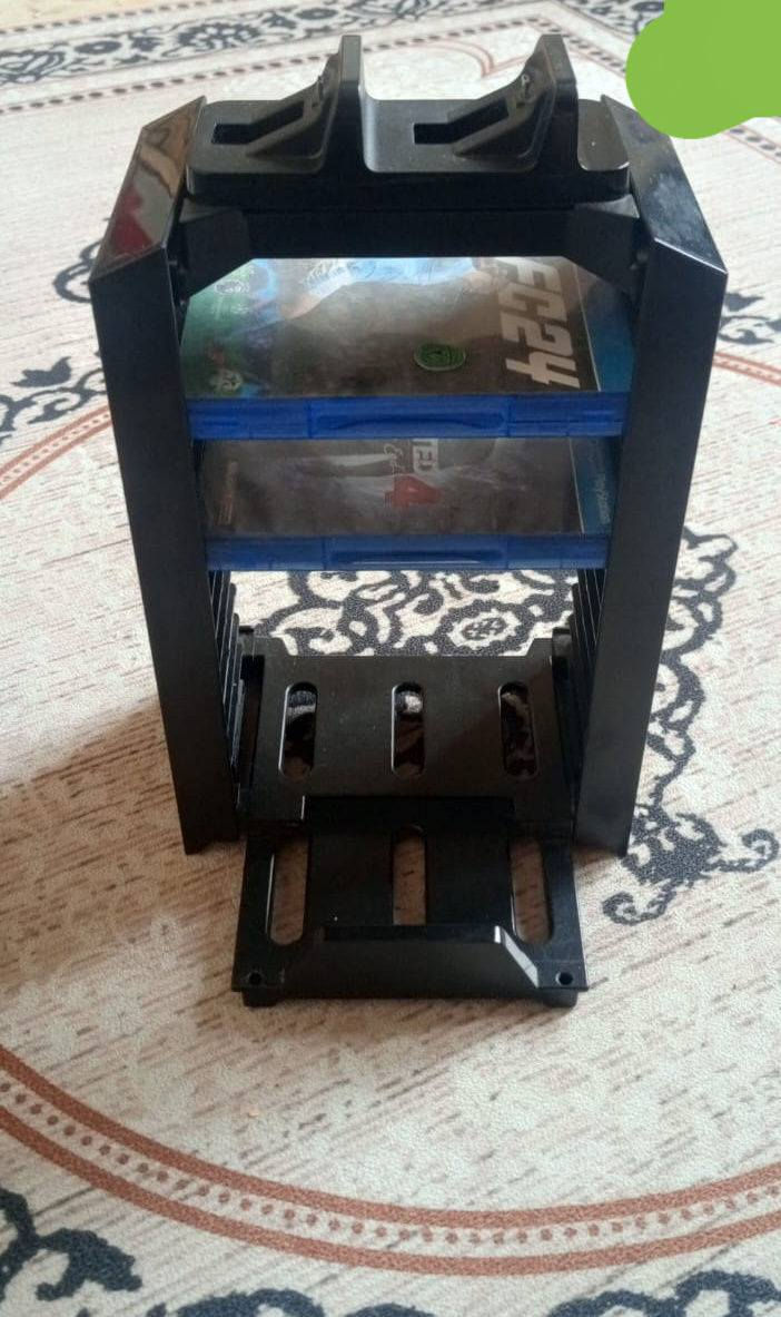 سلام عليكم بلي فور اسلم للبيع وياه جويستكات اثنين والعاب بداخله وقرص اتشارتد4 وقرص فيفا23 وياه استاند سعر210وبيه مجال
***********للتواصل واتساب
