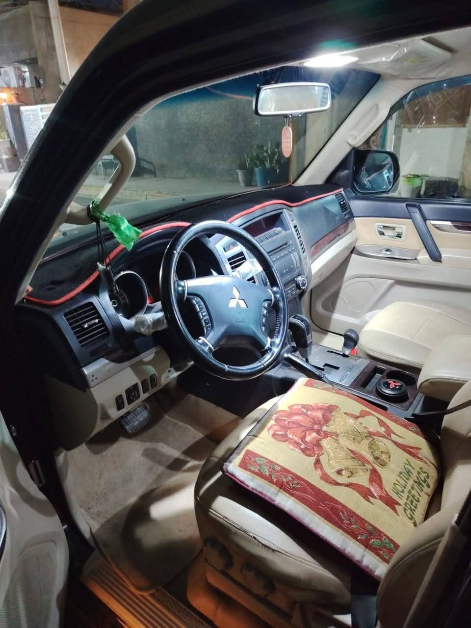 باجيرو٢٠١٦ خليجي مكفوله  
وكرت سونار مرفق ويه صور مواصفات عاديه    لون اسود ملكي حجم المحرك 3500 رقم  اربيل دولي جديده السياره جديده مال جناي  تبريد ثلاث قطع حساسات خلفيه  تخم تاير جديد كير مكينه حداديه خير من الله واذا اكو باجيرو مويل أعلى اراوس   السيار ه. اسمي  رقم تلفون ***********. السياره بفداد
