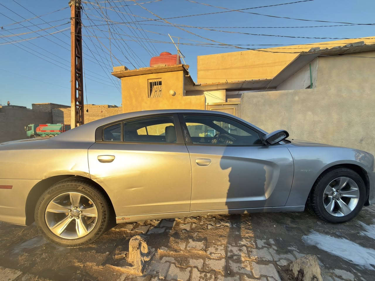 السلام عليكم
دوج جارجر موديل 2011 

رقم اربيل 

موصفات عاديه 

شاشه كبيرة 

كامره

تشغيل عن بعد 

بصمه تشغيل وابواب 

السياره بدون حادث دواخل مكفول حادثه سرقه قطعتين وهنا باب سائق بدلت نرماده مالته يعني 

سعر 130 

مكاني كربلاء

***********
