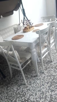 ميز طعام • كلش نظيف