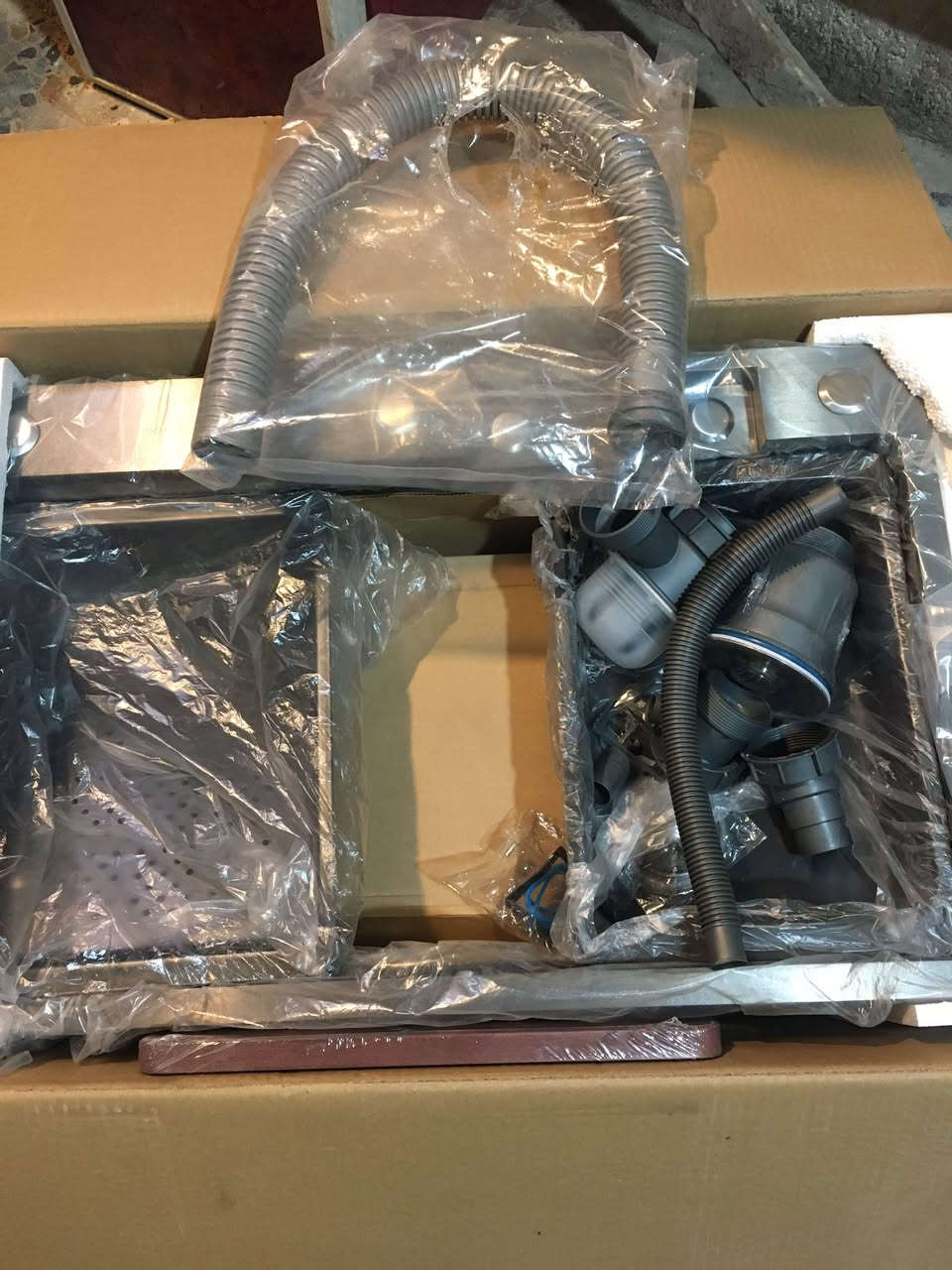 السلام عليكم سنك بعده جديد ممفتوح كامل محتوياته السعر ١٥٠ مشتري ١٥٠ دولار مكان حي الجهاد الرقم ***********
