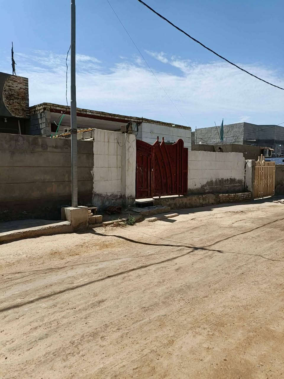 للبيع بيت طابو زراعي سند (25)

- المساحة: 200 متر².
- معاملة التطويب كاملة في البلدية.
- يتكون من:
  - غرفتين نوم.
  - صالة.
  - استقبال.
  - مطبخ.
  - صحيات.
الشارع مخدوم ماء و مجاري

📍 الموقع: حي الكرار.
يبعد أقل من 50 متر عن شارع 30 الرئيسي.

للاستفسار أكثر
***********
***********
