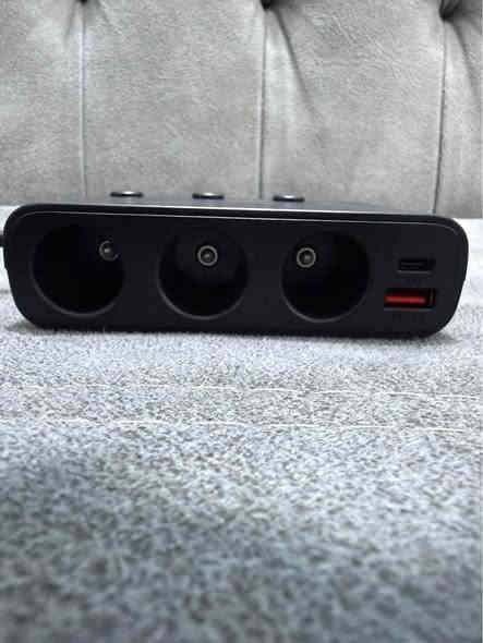 محول مقبس سيارة بقوة إجمالية تصل إلى 127 واط كحد أقصى، مصمم لتوفير طاقة وشحن سريع لأجهزة متعددة في وقت واحد. يتوافق المنتج مع أنظمة كهرباء السيارات 12 فولت و24 فولت

_ يحتوي على 3 مقابس ولاعة سجائر، بالإضافة إلى منفذ شحن سريع USB-C بتقنية توصيل الطاقة (PD) ومنفذ شحن سريع USB-A بتقنية الشحن السريع 3.0 (QC3.0)، بالإضافة إلى منفذين USB عاديين

_ توفر منافذ PD وQC3.0 شحناً أسرع بأربع مرات من الشواحن التقليدية

_ كل مقبس ولاعة سجائر مزود بزر تشغيل/إيقاف مستقل لتوفير الطاقة وحماية الأجهزة

_ شاشة عرض LED مدمجة تراقب جهد بطارية السيارة في الوقت الفعلي لتجنب المشاكل أثناء القيادة

_ يحتوي على فتيل أمان قابل للاستبدال ورقاقة تحكم ذكية توفر حماية شاملة ضد ارتفاع درجة الحرارة، الحمل الزائد، وقصر الدائرة الكهربائية

السعر 20 الف مع التوصيل 🚚

للحجز والاستفسار مراسلة الصفحة 

مراسلة او اتصال واتساب فقط *********** 📞 بغداد
