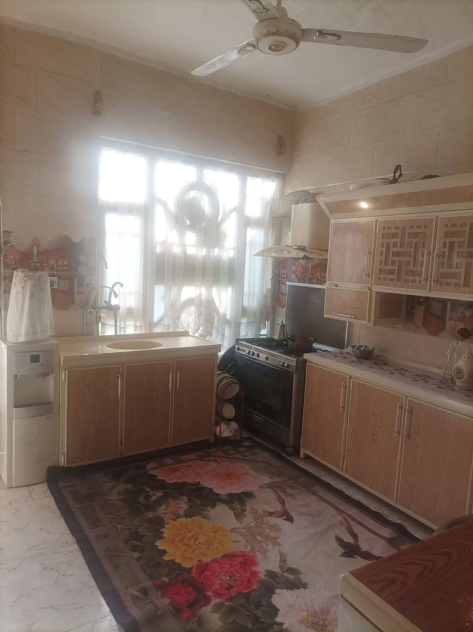 بيت للبيع نزله التمايمه مساحه 160 غرفتين نوم  صاله ومطبخ وستقبال وصحيات خارج وداخل كل سراميك بيت مرتب  البت بلوك  سكف عكاده وصاب الصطح ومزفته  بيت خير من الله السعر مناسب جدا للاستفسار الاتصال ***********
