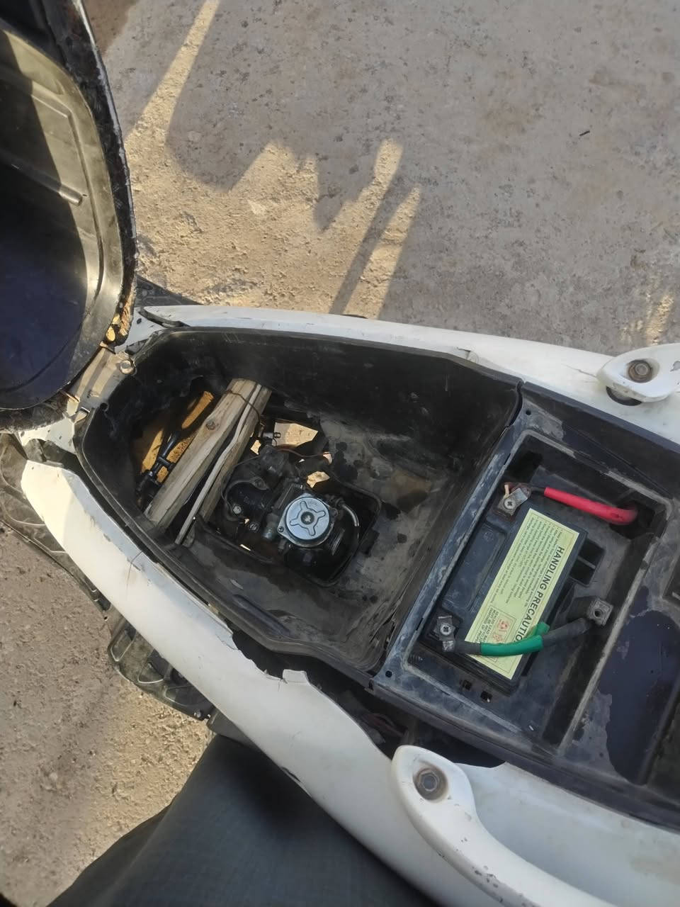 السلام عليكم دراجه للبيع كاين كوم السعر سعر 200 بالرمادي شارع 40 ملعب الصوفيه اذاكم راسي راس اللي يريد يتصل على هذا الرقم ***********
