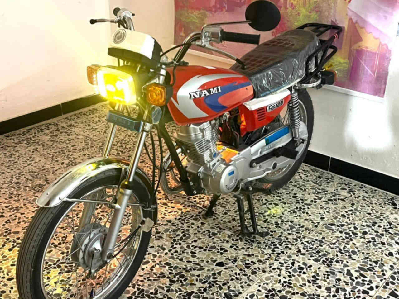 4 كير دراجه جديده ونظيفه كلش مكفولة كفالة عامه تعمير 2025 دراجه رقم وسنويه اسود دراجه السعر 800 وبيهه مجال للشراي مكان واسط الحي  ***********
