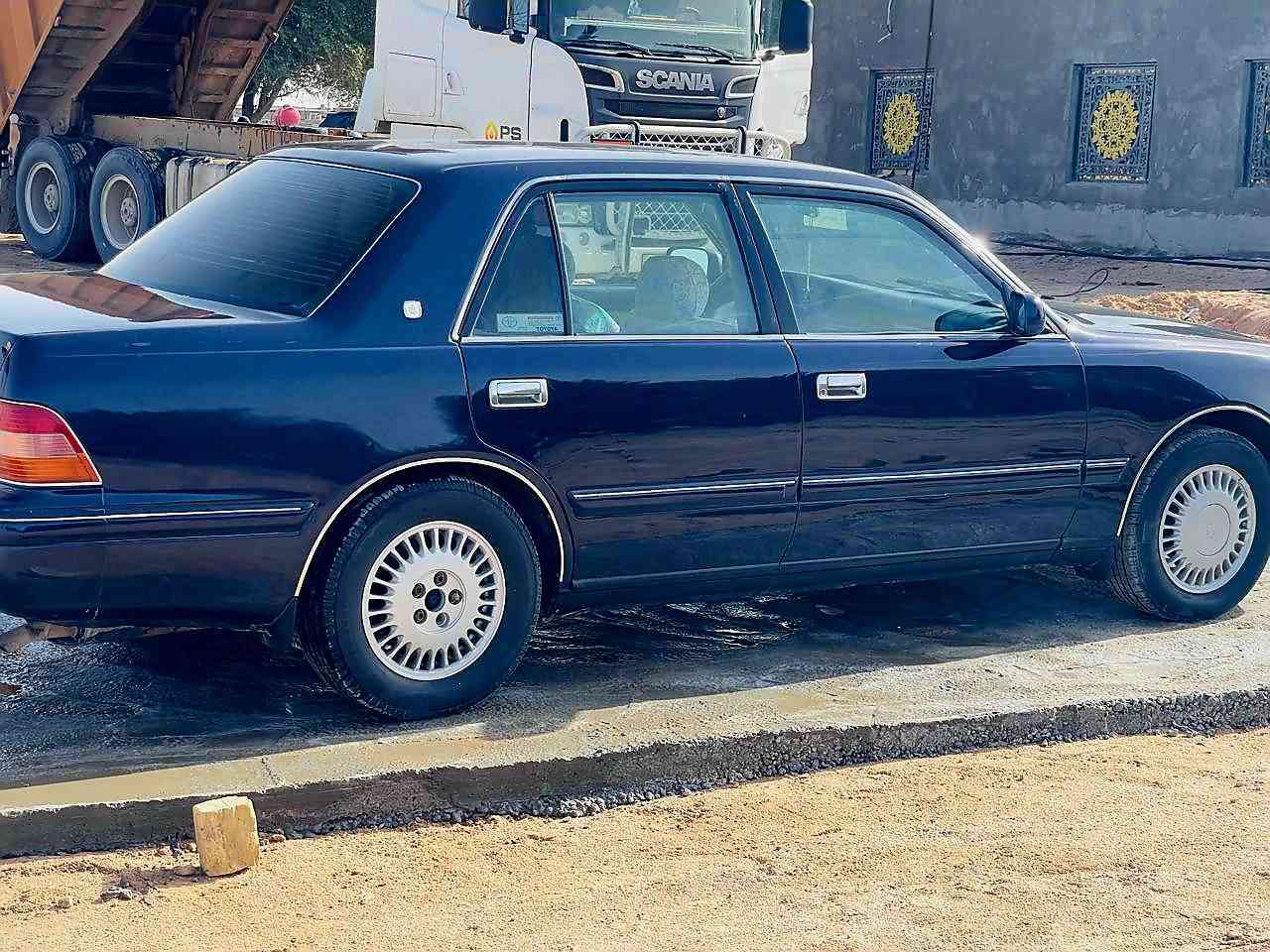 👑TOYOTA CROWN ROYAL SALON
للبيع تويوتا كراون راس الثور تكم مديل 2000
اللون ازرق نيلي
رقم بصرة انكليزي بسمي مداور ثاني يوم  السنوية ال2028 هزه جديده 
مكفوله كفاله من كص و ونقل جثه ورسميات والاصوليات ..
بيه فقط صبغ 
المواصفات👇
✅️مكينه جديده صارلي شهر شادها 
✅مكينه 3000
✅تحوير الغسق 
✅ دشبول أيسر بلاد
✅ويل مشيف
✅كشنات +ارضيه جلد +فرشات كله جديد
✅تخم تاير 
✅غراض جنطه كامل 
العنوان البصرة جسر محمد القاسم على الشارع مال الشعيبة 
 بيع متسعجل السعر 💵 92 وبي مجال بسيط الشراي 
للاستفسار
اتصال***********
