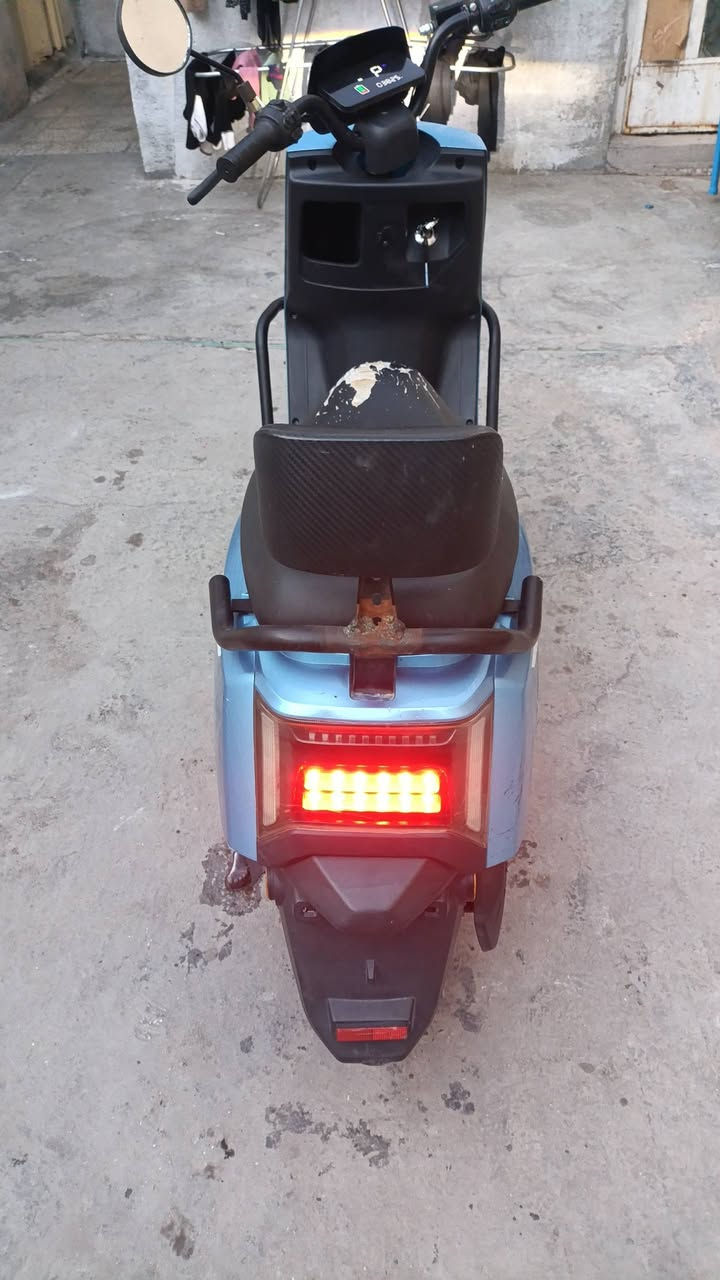 سلام عليكم
دراجه شحن دراجه 
حلوة حيل وكملة ونضيفه
وما نقصه شي سويج عدد2 بيه 
6بطريات دراجه تخبل مكان بغداد ***********
