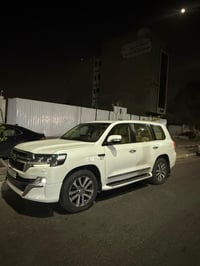 لاندكروز 2016  vxs فول مواصافات (مواصفات لكزز )  سيارة نظيفة جداً والس...