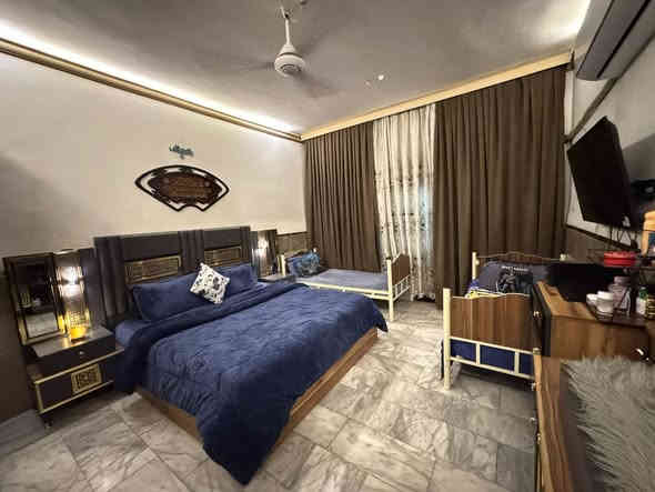 بيت للبيع ١٤٥ متر واجهه ٧ وربع ونزال ٢٠ طابقين بناء ٢٠٢١
كراج سيارة مدخلين صاله ومطبخ وهول وحمام وغرفه ومنور 
طابق ثاني غرفتين وحمام وبلكونه وبيتونه وسطح 
خدمات ماء كهرباء مجاري تبليط 
الموقع الغزالية شارع المشجر مربع المسيح 
للاستفسار مكتب المشجر بداية شارع المشجر مقابيل محطة
*********** 
***********
***********
