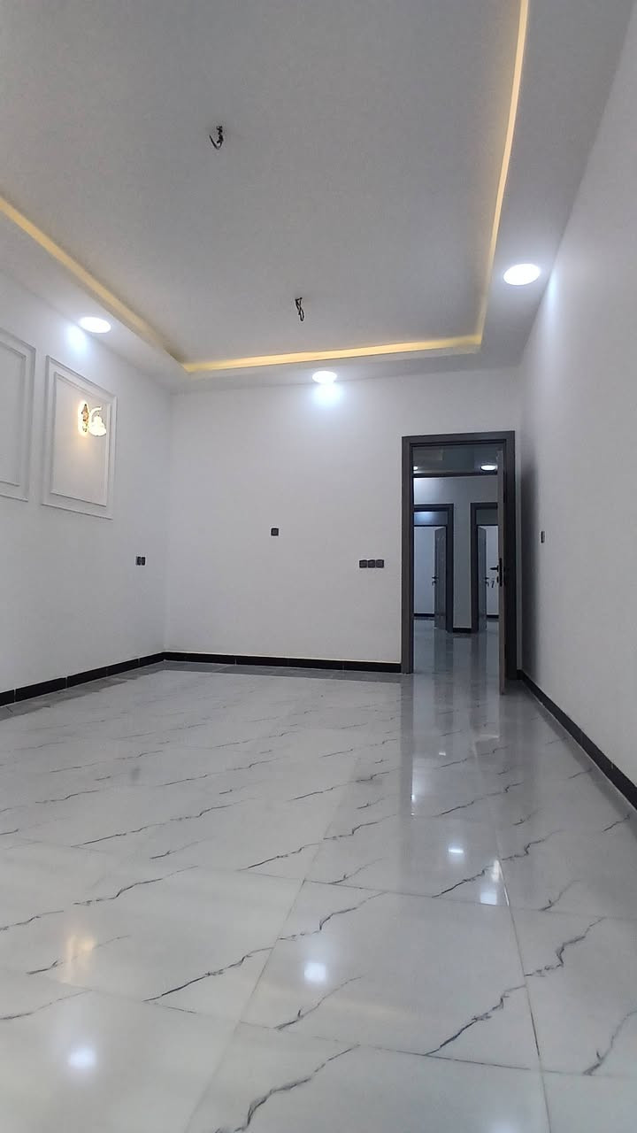 على بركه الله بيت للبيع دوانم المعمل مساحه ١٥٠متر طابقين يتكون ٤غرف نوم شغل راقي قرب جامع المحمود للاستفسار اكثر اتصل *********** او زياره مكتب زمزم
