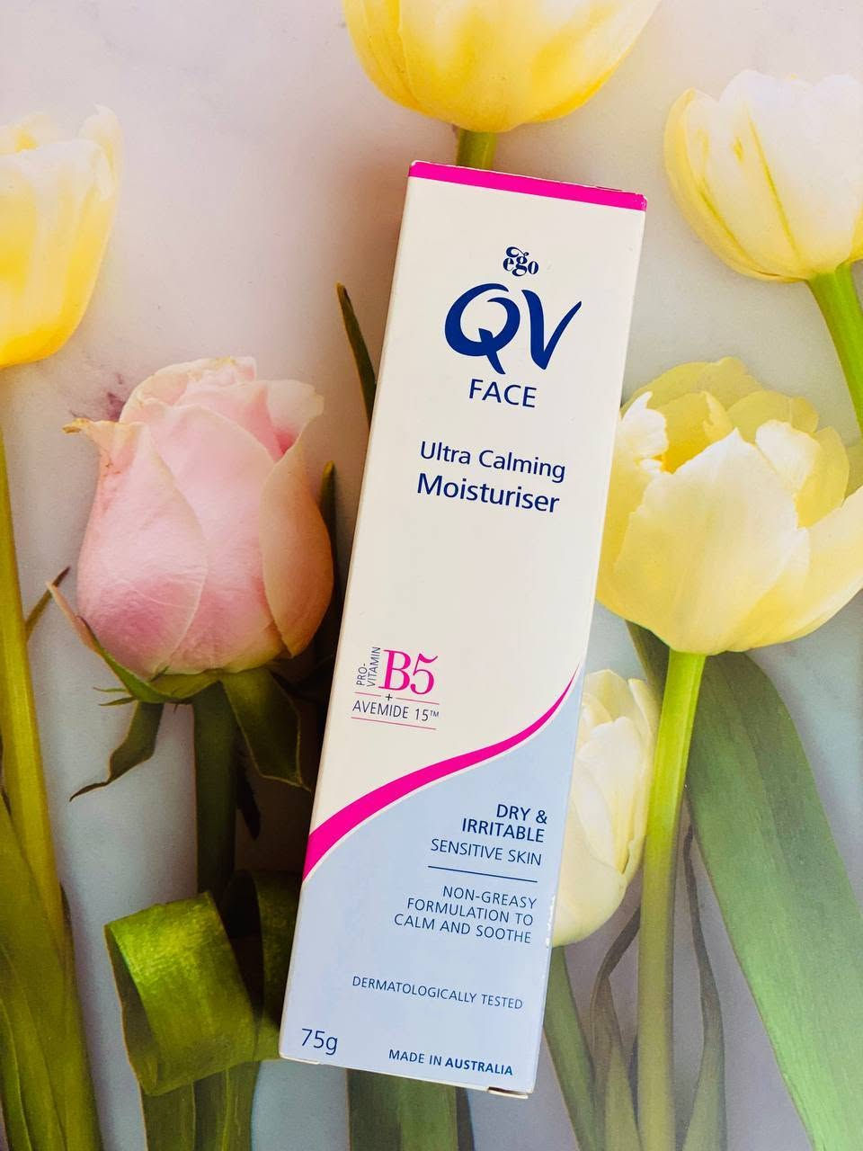 مرطب الوجه QV Ultra Calming Moisturiser هو مرطب يومي مصمم خصيصًا للبشرة الحساسة والمتهيجة. 😍😍😍

المنتج: مرطب الوجه QV Ultra Calming Moisturiser.

الحجم: 75 جرام.

المميزات: تركيبة خفيفة الوزن وغير دهنية، تحتوي على برو فيتامين B5 وفيتامين B3 لتهدئة وترطيب البشرة، وخالية من العطور والألوان واللانولين والبروبيلين جلايكول.😍🌸

الاستخدام: مناسب للاستخدام اليومي بمفرده أو تحت المكياج، ويوفر ترطيبًا لمدة 24 ساعة.🌿
المنشأ أستراليا الأصلي 🇦🇺

السعر 8 الاف
. 
. 
. 
. 
. 
. 
. 
#skincareroutine #koreanskincare #selfcare #نضارة #بشرة ✨


**إذا كنت صاحب هذا الإعلان وتريد حذفه لأي سبب، رجاءا أرسل رسالة إلى الدعم الفني**