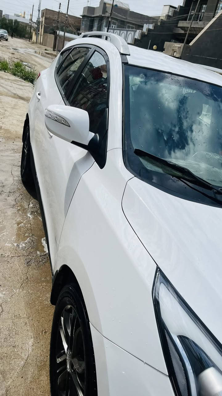 السلام عليكم  

توسان 2015 سابقا خليجي مكفوله  السياره 
نص فول السياره   مكينه 2000 دوش 
حداديه باتري جديد 
السنويه منتيهه
بااسمي السياره 

اخوان السياره بيه صبغ بسبب حادث صار  بيه. واصلحت 
 صور الحادث موجوده   
بيه باب مبدله باب السايق وجاملغ 

السعر 122 وبيه مجال 

مكاني بابل قضاء القاسم 
***********
***********
