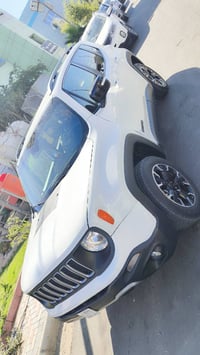 موديل 2023 جيب رينيجيد لاتيتيود... للبيع او المراوس حسب القناعه...  ال...