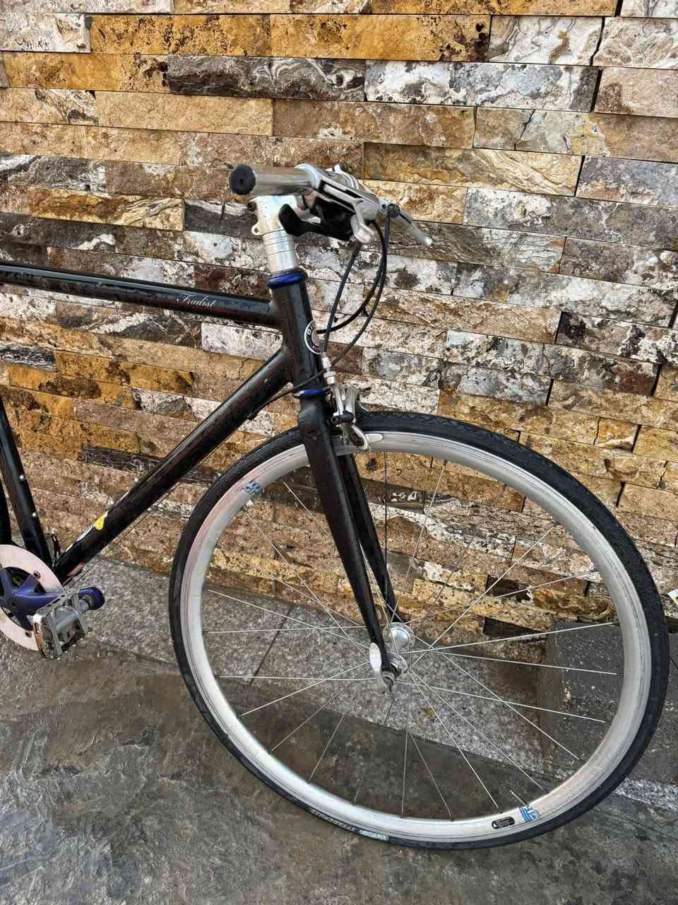 السلام عليكم : رمضان كريم عليكم يارب
دراجة جاينت c700 
المنيوم بالكامة خفيفة كلش ومختومة تايوان 🇹🇼 
حجم الفريم 56 
شفتر وعقرب سرام 
8*1
دراجة طلقة بالمشي ونظيفة كلش 
 نقصها فقط زنجيل فقط فقط 

للبيع او مراوس بفريم رود
 
سعر ١٦٥ الف 

مكاني بابل وتوصيل موجود  ***********
