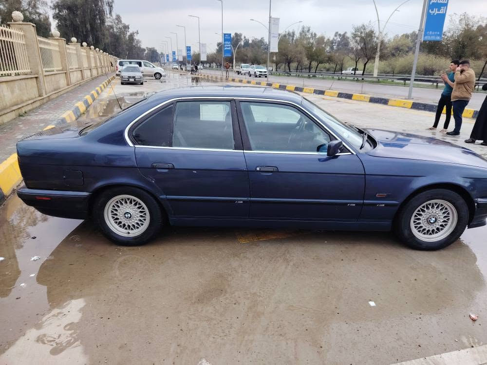السلام عليكم
BMW للبيع
موديل 91
حجم 525i
محرك كير شرط
محرك كبس 
كير توماتيك
جامات 4 كهرب
السقف مطوز بس
تبريد شغال 
تتدفئه شغاله
شرط التحويل
هزا جديده
السعر 60 وبي مجال
***********
*********** موصل, نينوى
