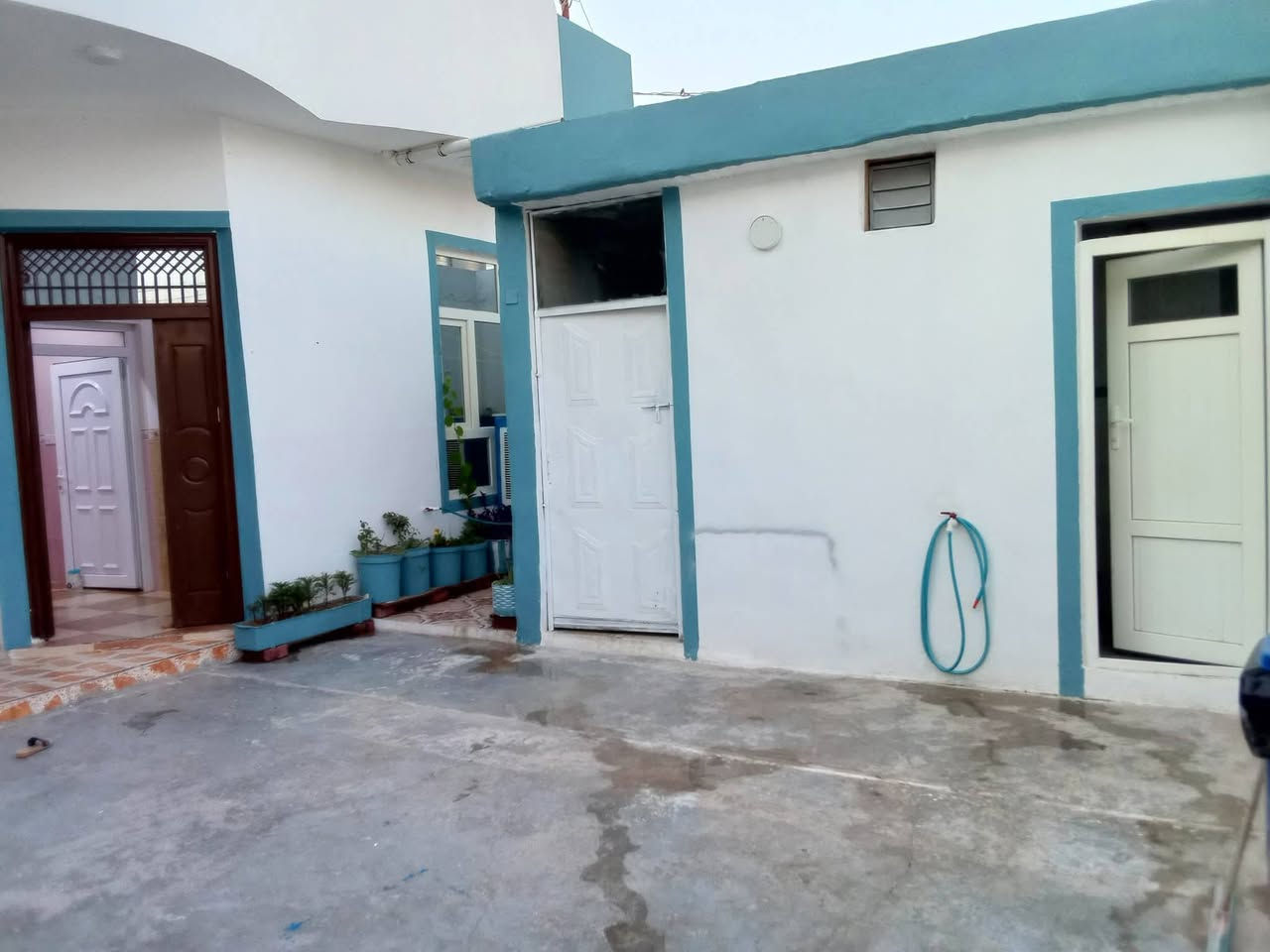 ئەم خانوه بۆ فرۆشتن لای مزگەوتەکەی حاجی یاسین 190مەتره
***********
