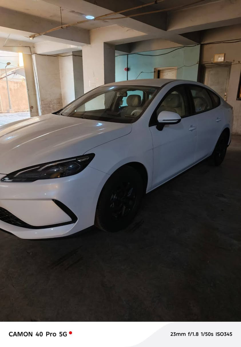 سلام عليكم
‏BYD سيل 5 موديل 2025 السيارة وضع الشركة  مكفولة كفاله عامة من كلشي ب اسمي تحويل ثاني ويوم مكان السيارة بغداد الرستميه  للستفسار(***********)
هايبرد & بانزين & كهرباء 

المواصفات 🔻
سعه التانكي 65لتر 
حساسات 360
حجم المحرك 1.5
شاشه كبيره
هند بريك كهرباء
دشبول شاشه ديجيتال
اوتو هولد
مفتاح التشغيل بصمه
تشغيل عن بعد تحكمات مقود
منفذ طاقه
منافذ شحن
مقول جلد حياكه
دخول ذكي
3 وضعيات قياده
اشاير بل مري
تتسع المقصورة ل 5 ركاب
المقاعد جلد رياضي
اريل نفكيتر
لد امامي LED
‏LED بك لايد
قطعتين تبريد 
مثبت سرعة
حجم الاطار 16
مانع تزحلق
شاحنه خلفية السعرررررر 18ونص الله يحفظكم جوه السعر هذا مابيع الله
