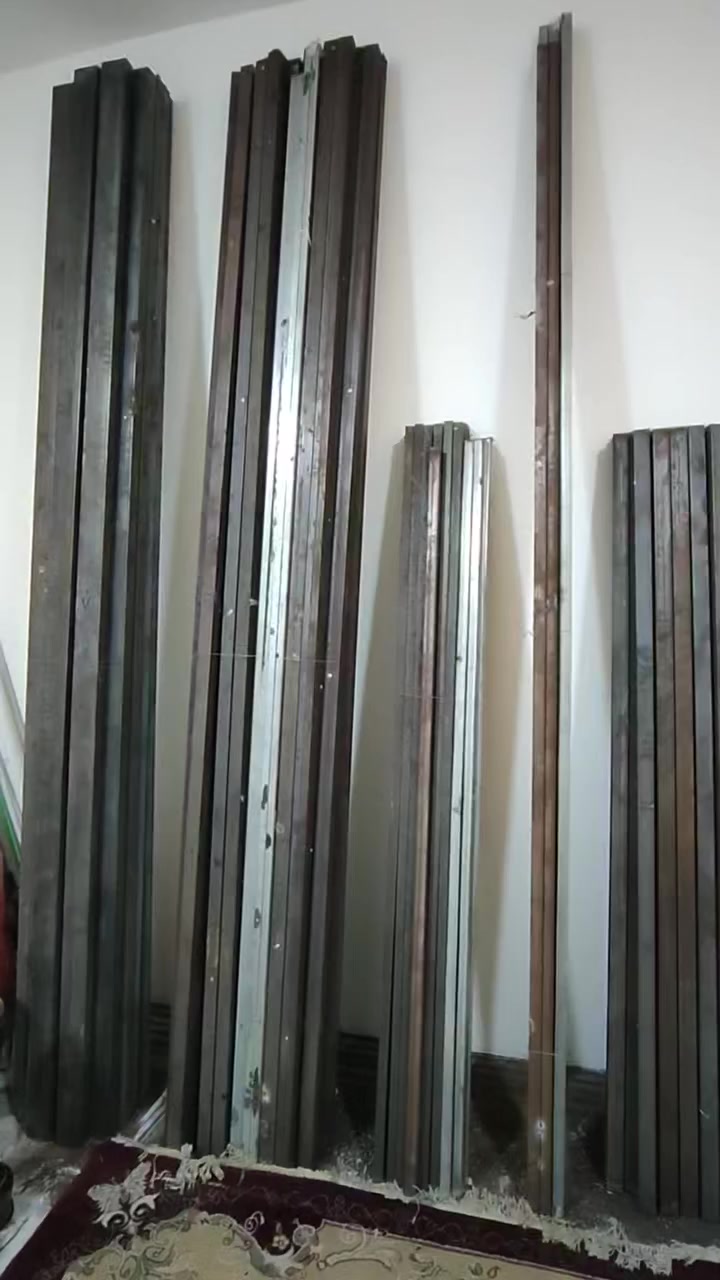 حديد مستخدم   مكاني ديوانيه ينباع بيعه وحده.       ***********
