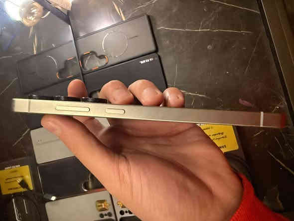 السلام عليكم
25 الترا 
ذاكرة 256 
جهاز نظيف 100% شخط مابي
افحص وين متريد
قبل ٣ تشهر ماخذة والوصل موجود بعدة بضمان كاملة غراضة وياه كيبل الاصلي والكفرات كله اصلية الوكالة

سعر : مليون و100 قفل 
تتواصل : *********** وموجود واتساب
منطقة : بغداد الشعب حي البساتين 
....
