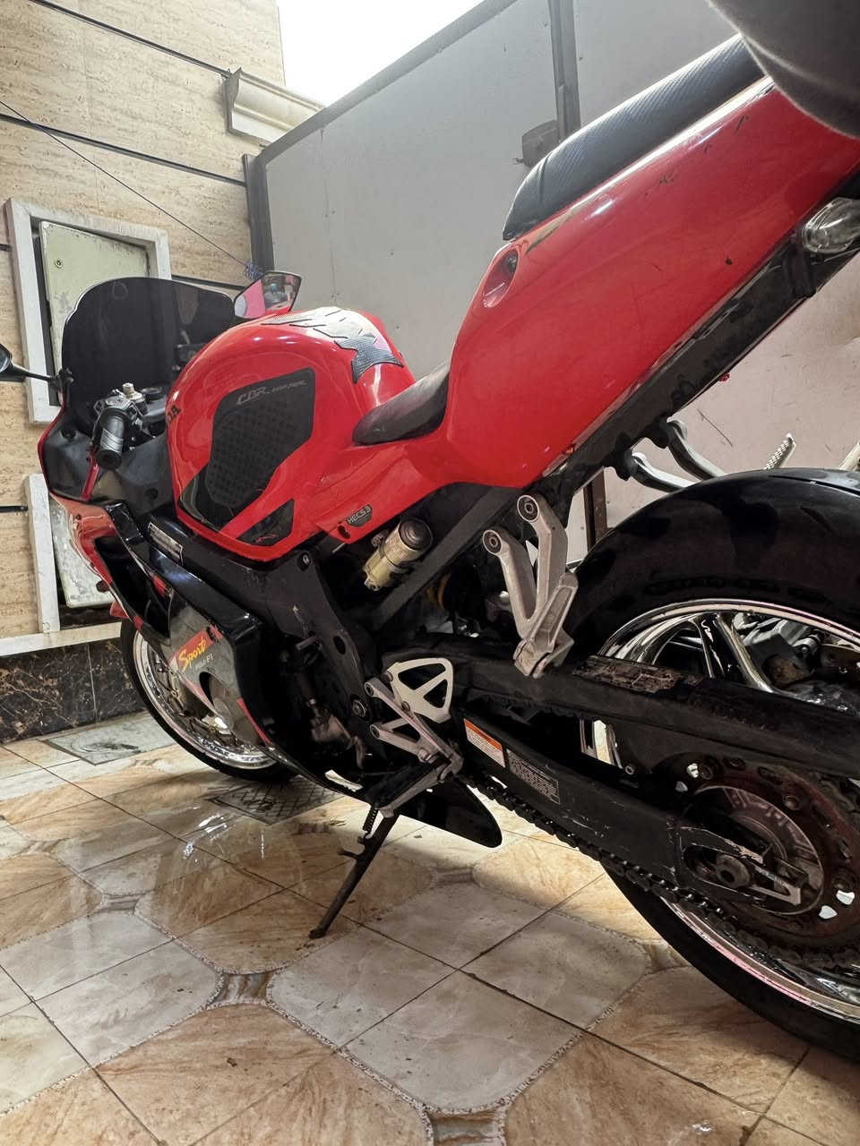سلام عليكم
honda f4i للبيع 
دراجة رقم  بغداد باسمي تحويل ثاني يوم✅ 
الدراجة مثل مموضح كاملة مابيهة نقوصات 
مكينة جدا ناعمة مكفولة كفالة عامة كهربائيات ميكنه كير كله بلادي 
اكو ملاحظات بالكفرات موضحهة بالصور 
عليهة ويالة كروم اصل مراية الويل 👌🏻
مكاني بغداد الدورة سعر 38$ ومجال بسيط


**إذا كنت صاحب هذا الإعلان وتريد حذفه لأي سبب، رجاءا أرسل رسالة إلى الدعم الفني**