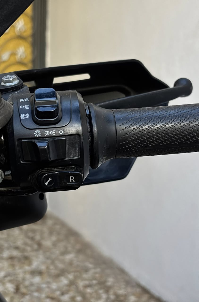 دراجة اباتشي جبلي نظافتها فول الدراجة كاملة وما بيها نقص اي شي تجي بمواصفات :

-سويجات عدد2 + شواحن اصليه عدد2

- ملف 2500 

- بطاريات عدد 6

- زنون وضعيتين عالي ناصي

- سرعة ثالثة 90 كم حقيقي

سعر مليون و100 وبيهة مجال حك الجية

بطاريات نضيفه كلهن جيب اي واحد وياك وافحص 

مكاني بغداد الدوره - ***********
