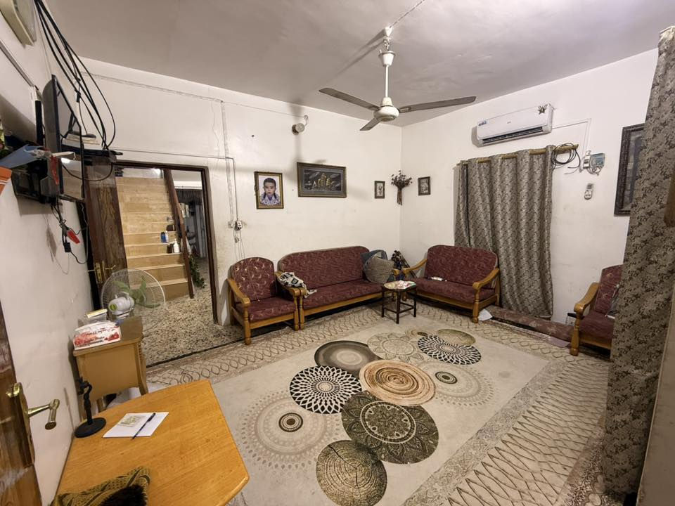 بيت للبيع
حي االوفاء على شارع 60 هندية وفاء
200م طابق ونص بي محلات
***********
