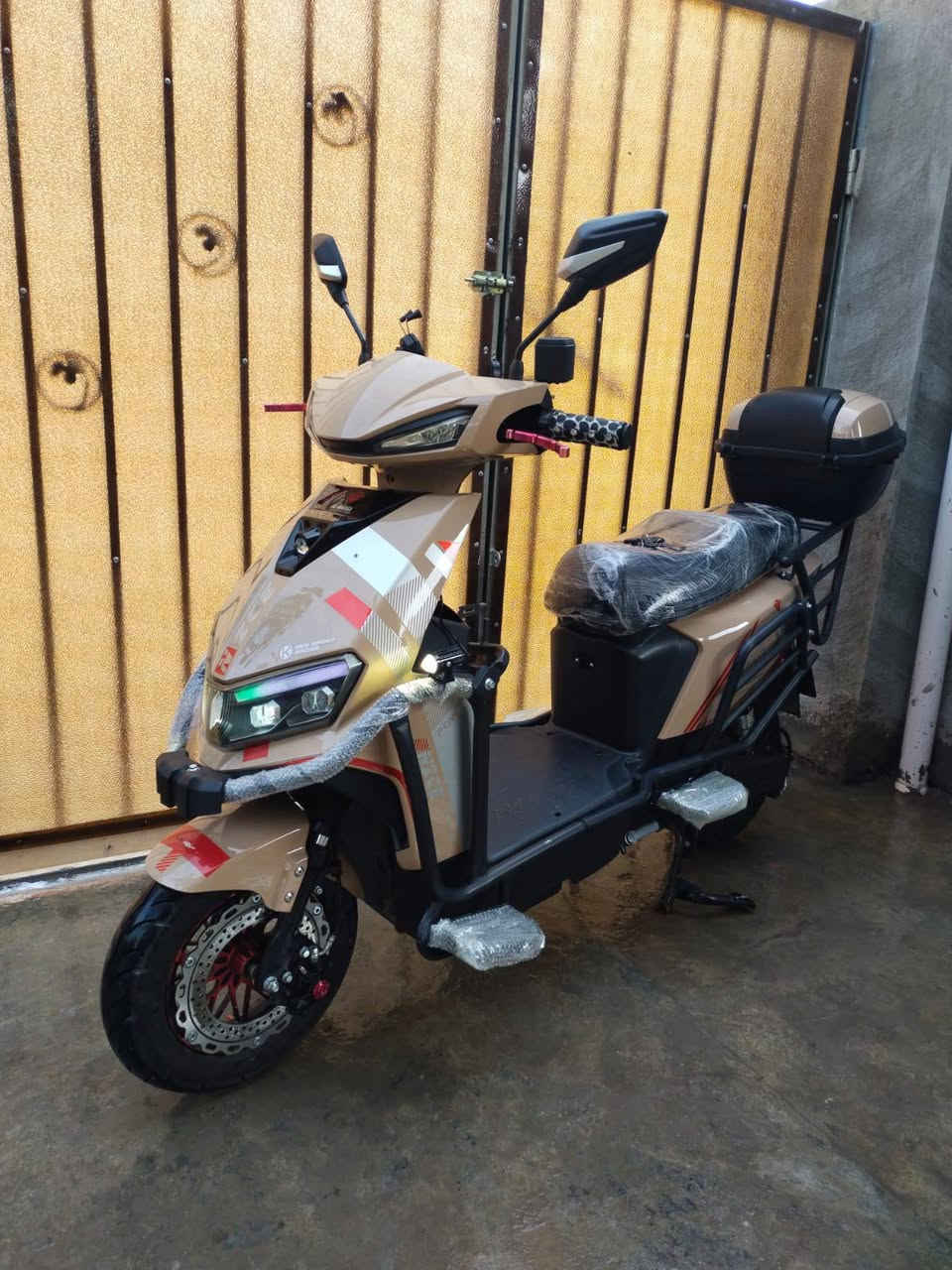 السلام عليكم
ماطور سكنس البيع 700 وبي مجال 

الاتصال ‏‪0771 689 6266‬‏ واتساب
